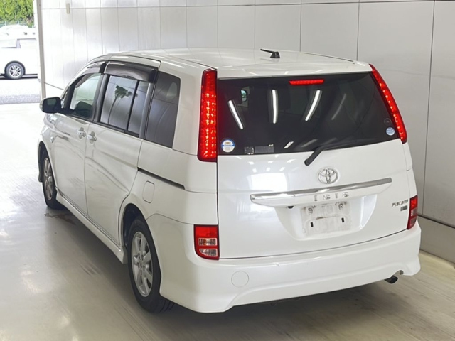 TOYOTA ISIS 2010