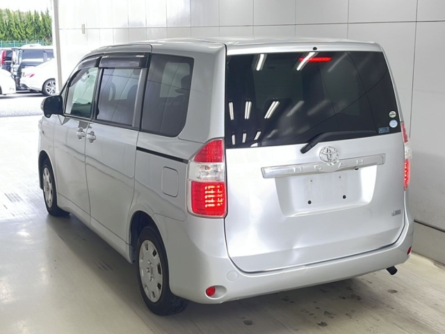 TOYOTA NOAH 2008
