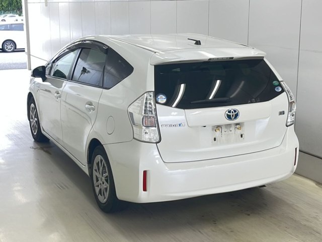 TOYOTA PRIUS ALPHA 2014