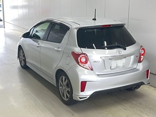 TOYOTA VITZ 2011