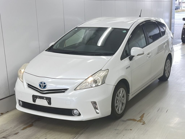 TOYOTA PRIUS ALPHA 2013