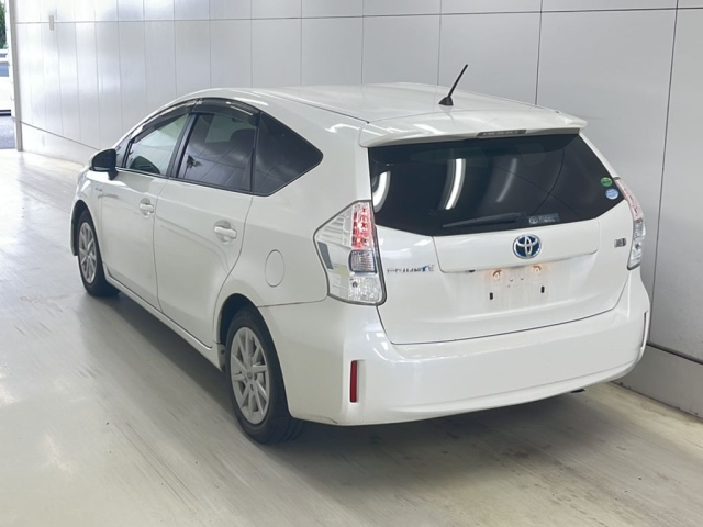 TOYOTA PRIUS ALPHA 2013