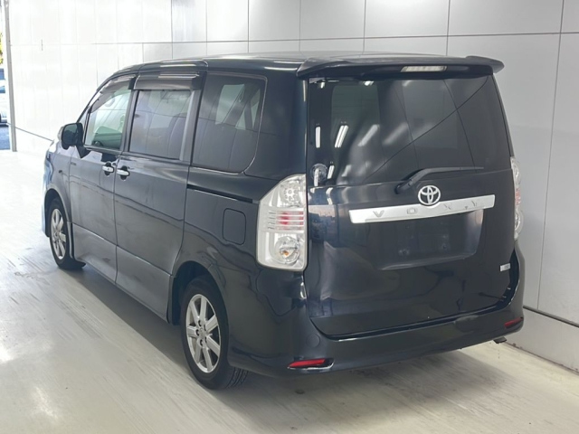 TOYOTA VOXY 2009