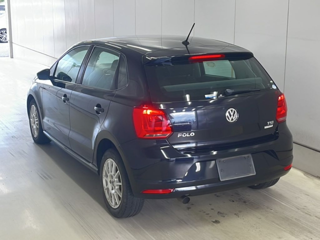 VOLKSWAGEN POLO 2015