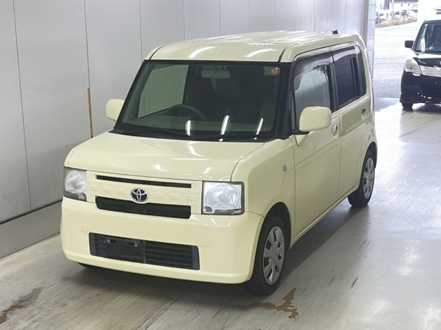 TOYOTA PIXIS SPACE 2015
