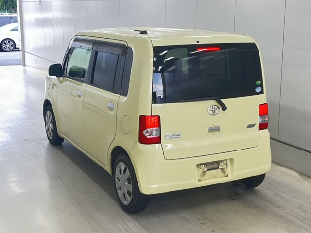 TOYOTA PIXIS SPACE 2015