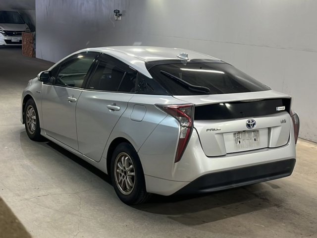 TOYOTA PRIUS 2016