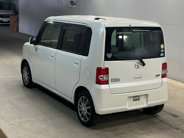 TOYOTA PIXIS SPACE 2012