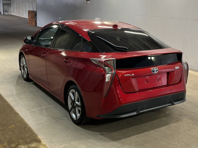 TOYOTA PRIUS 2016