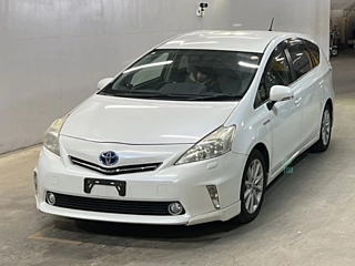TOYOTA PRIUS ALPHA 2013