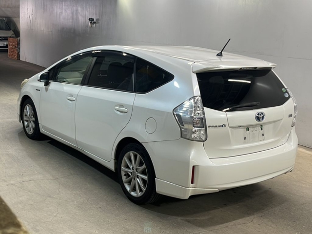 TOYOTA PRIUS ALPHA 2013