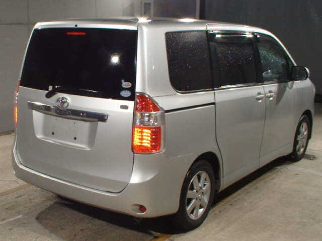 TOYOTA NOAH 2008