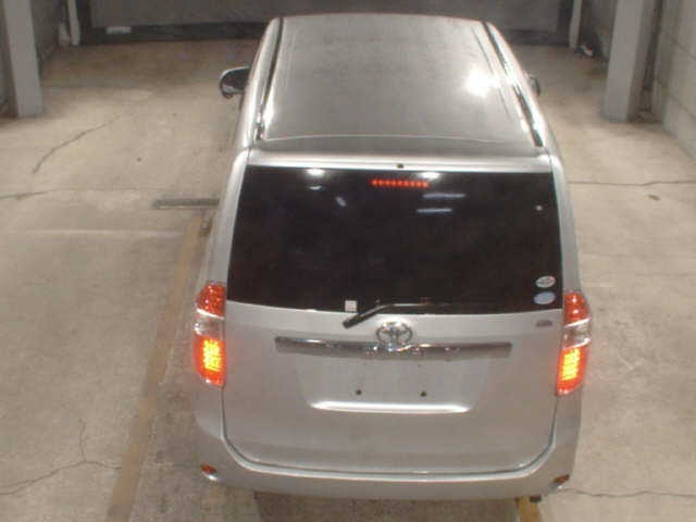 TOYOTA NOAH 2008