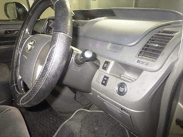 TOYOTA NOAH 2008