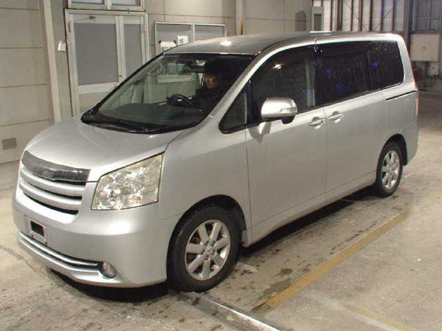 TOYOTA NOAH 2008
