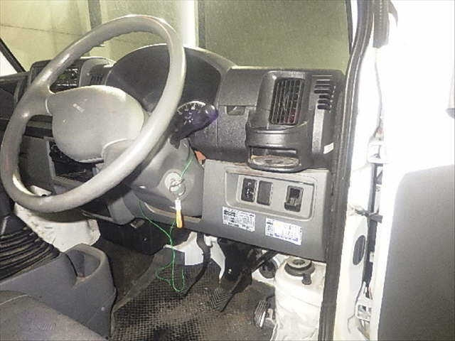 MITSUBISHI MINICAB TRUCK 2011