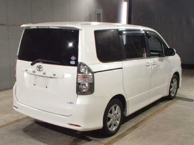 TOYOTA VOXY 2009