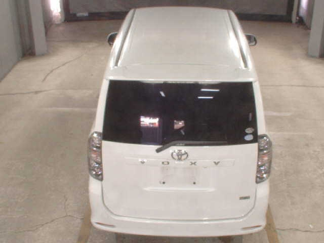 TOYOTA VOXY 2009