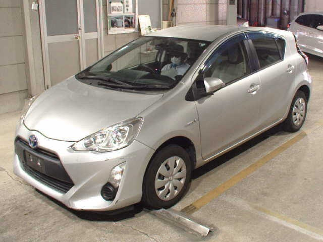 TOYOTA AQUA 2015