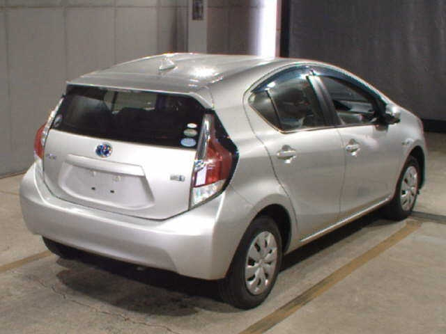 TOYOTA AQUA 2015