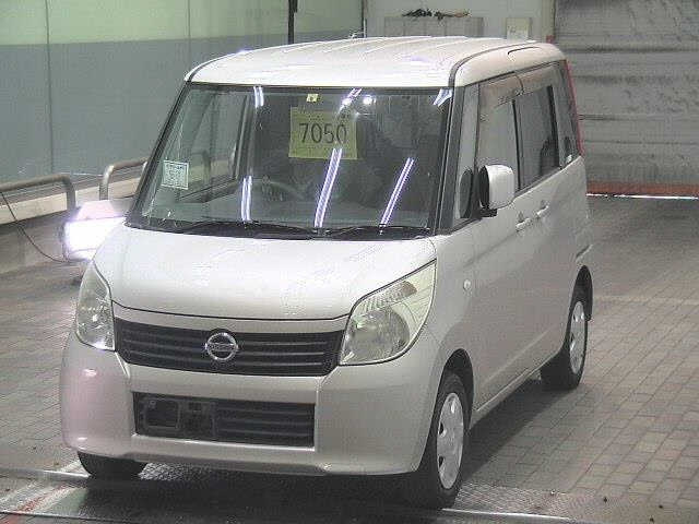 NISSAN ROOX 2010