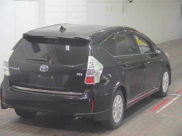 TOYOTA PRIUS ALPHA 2013