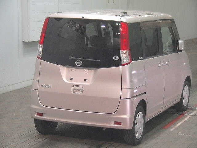 NISSAN ROOX 2010
