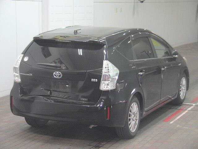 TOYOTA PRIUS ALPHA 2014