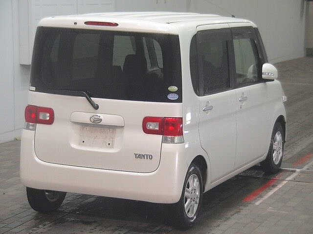 DAIHATSU TANTO 2010