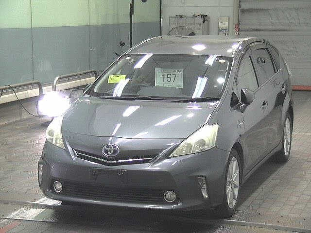 TOYOTA PRIUS ALPHA 2011
