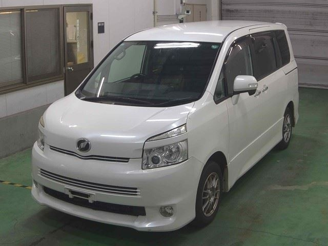 TOYOTA VOXY 2009