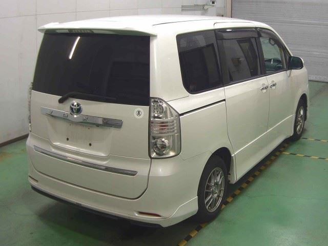 TOYOTA VOXY 2009