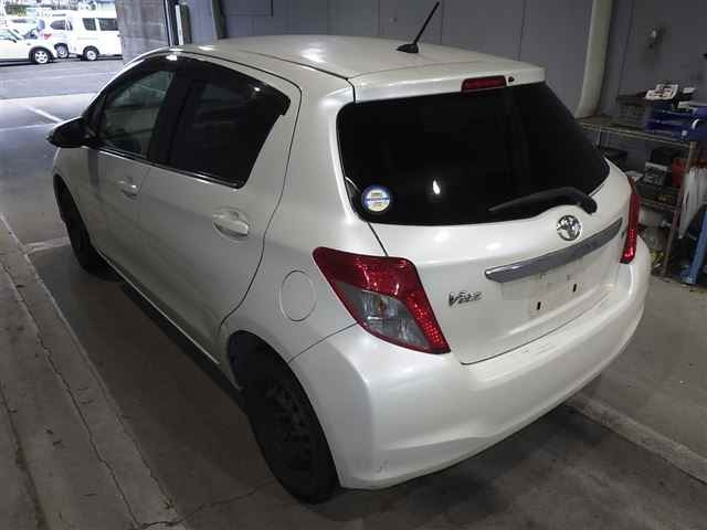 TOYOTA VITZ 2011