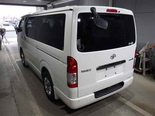 TOYOTA HIACE VAN 2017