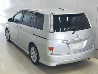 TOYOTA ISIS 2011