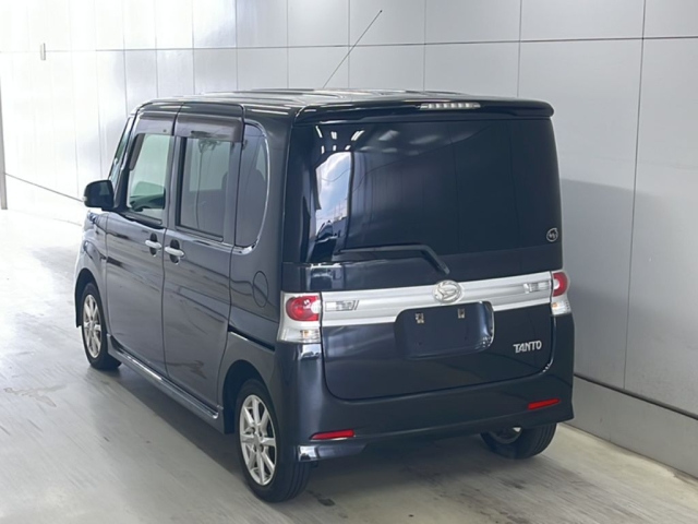 DAIHATSU TANTO 2011