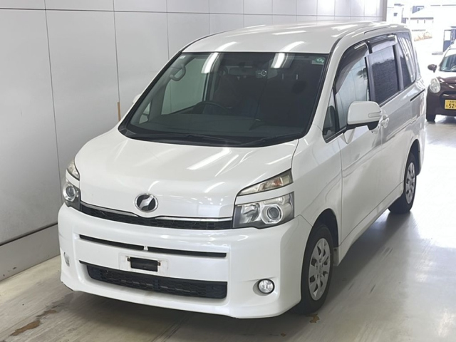 TOYOTA VOXY 2011