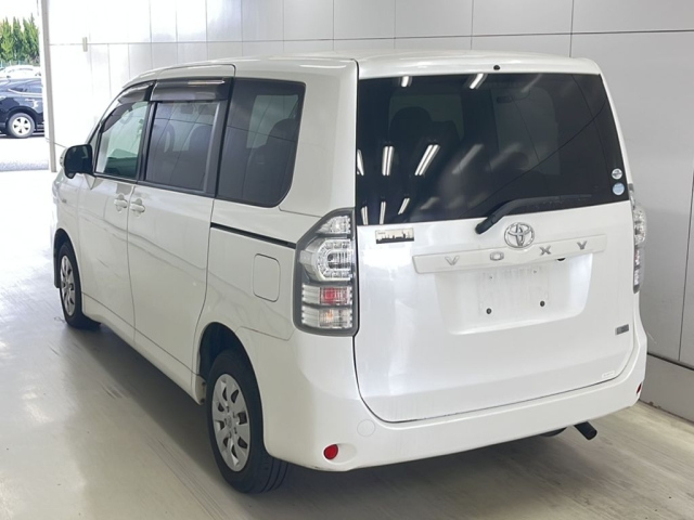 TOYOTA VOXY 2011