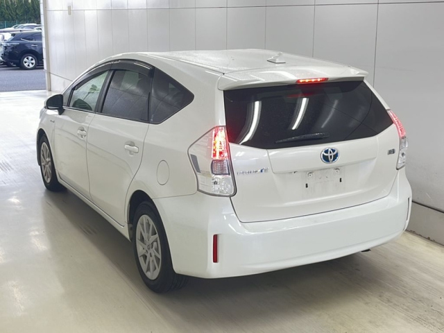 TOYOTA PRIUS ALPHA 2012