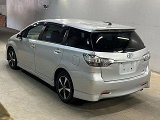 TOYOTA WISH 2013