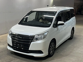 TOYOTA NOAH 2015
