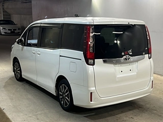 TOYOTA NOAH 2015