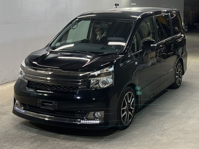 TOYOTA VOXY 2012