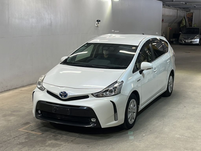 TOYOTA PRIUS ALPHA 2015