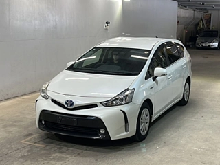 TOYOTA PRIUS ALPHA 2015