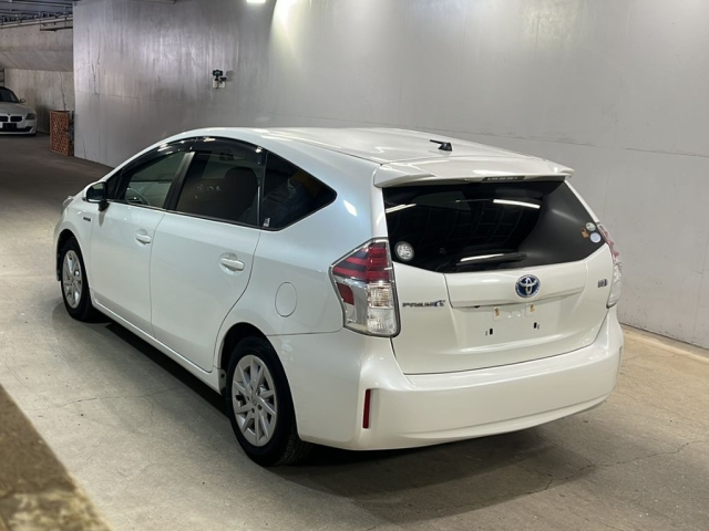 TOYOTA PRIUS ALPHA 2015