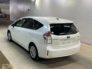 TOYOTA PRIUS ALPHA 2015