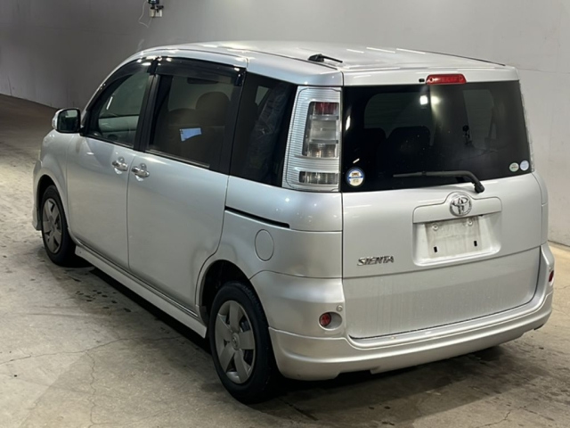 TOYOTA SIENTA 2011