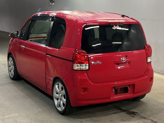 TOYOTA PORTE 2012