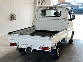 NISSAN CLIPPER TRUCK 2010